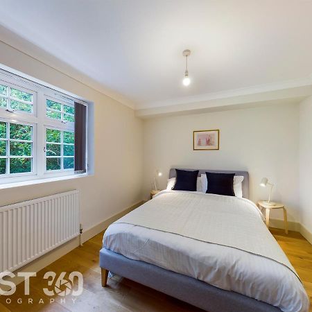 Redhill Town Centre Apartment By Livingo Экстерьер фото