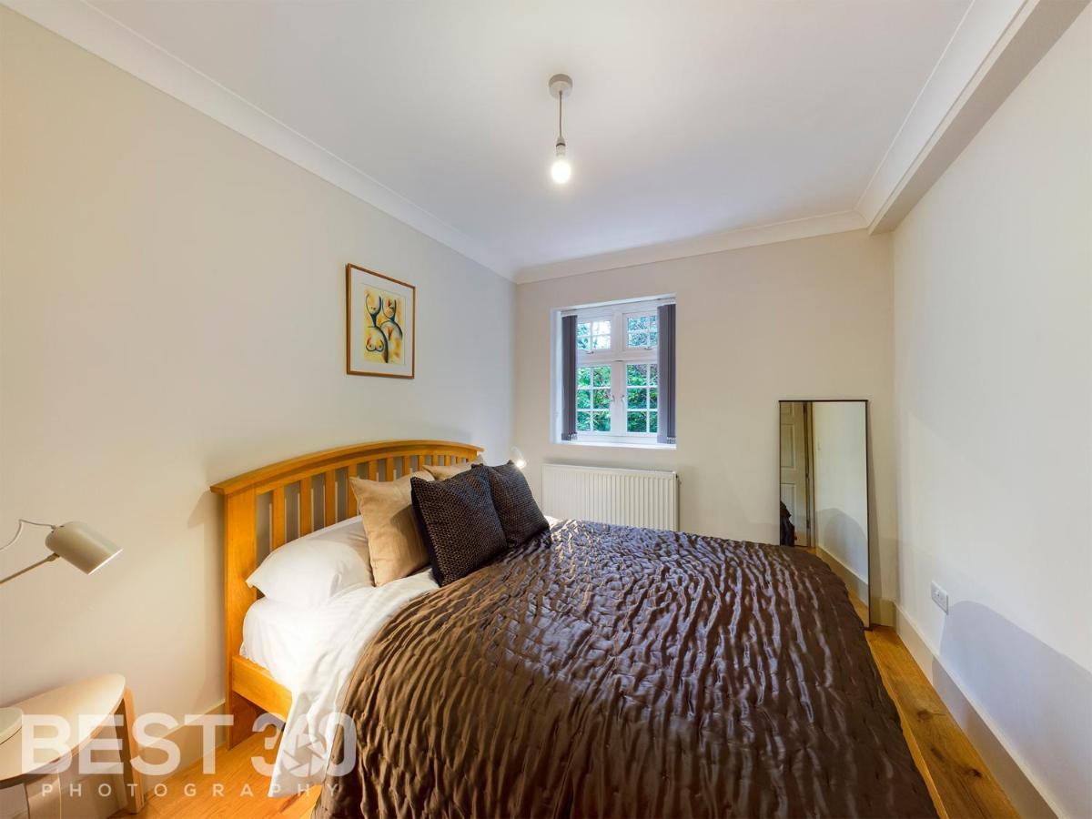 Redhill Town Centre Apartment By Livingo Экстерьер фото