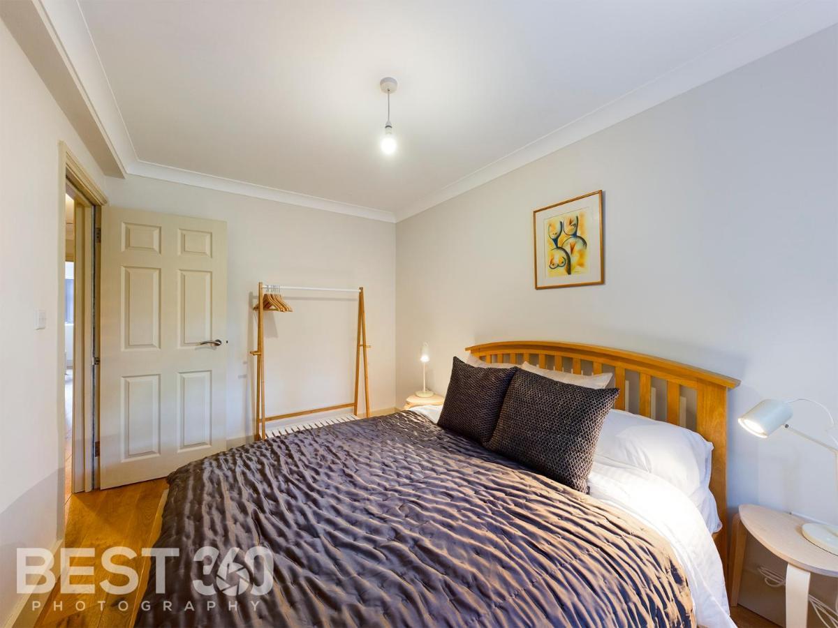 Redhill Town Centre Apartment By Livingo Экстерьер фото