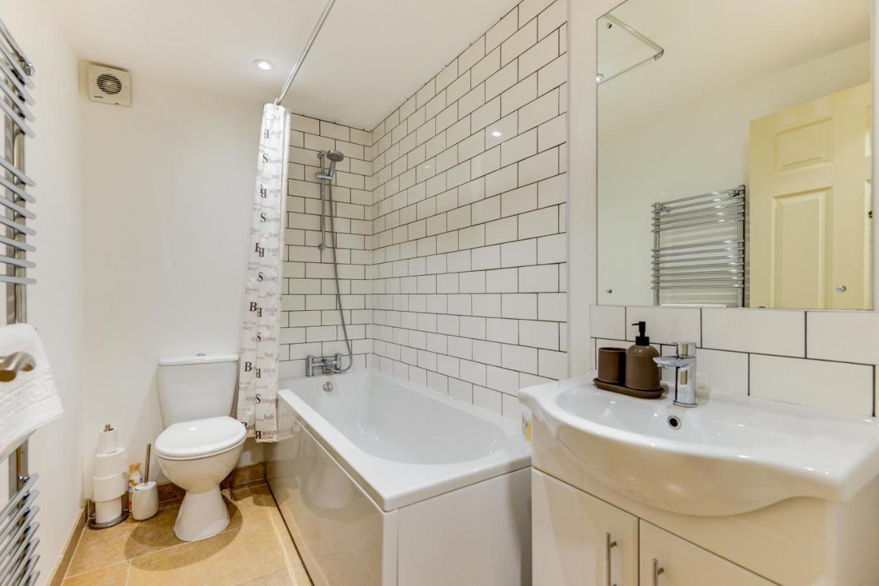 Redhill Town Centre Apartment By Livingo Экстерьер фото