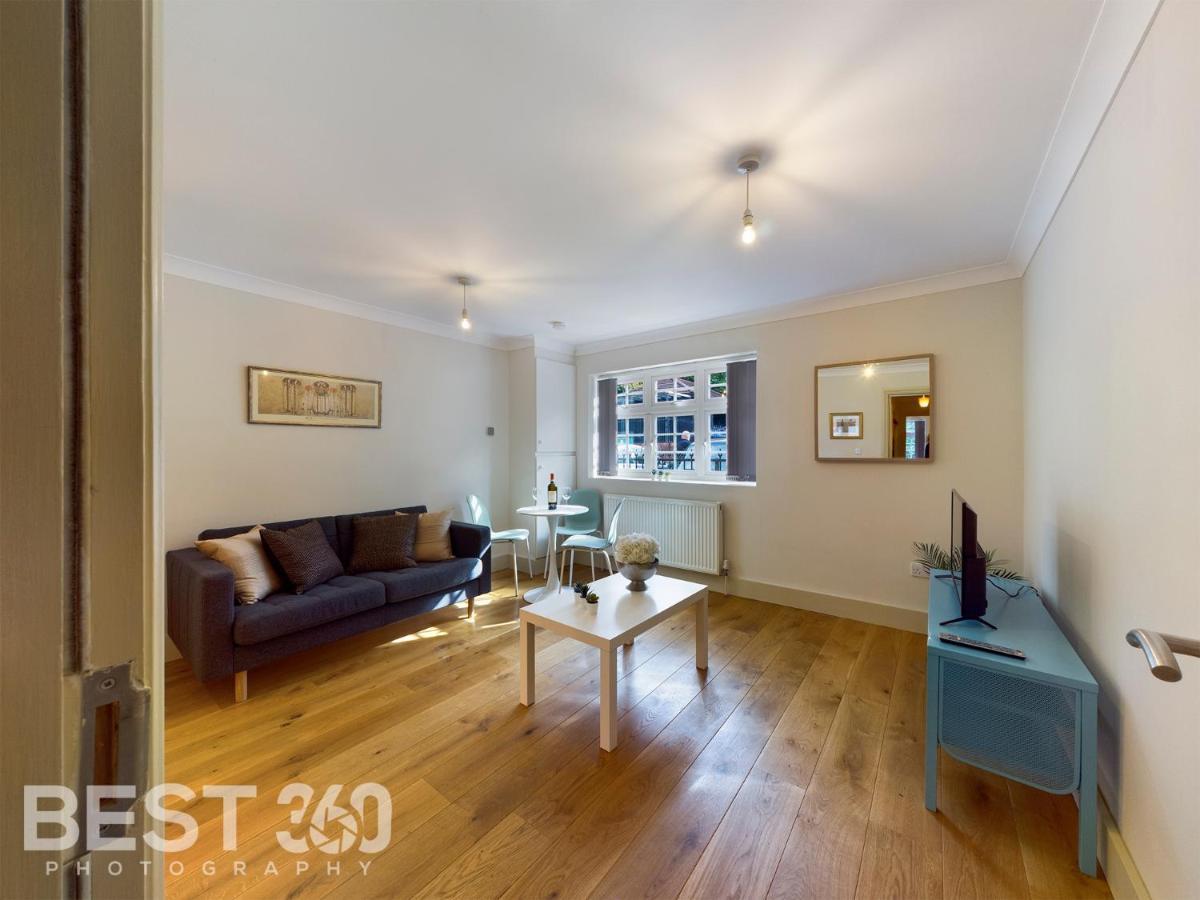 Redhill Town Centre Apartment By Livingo Экстерьер фото