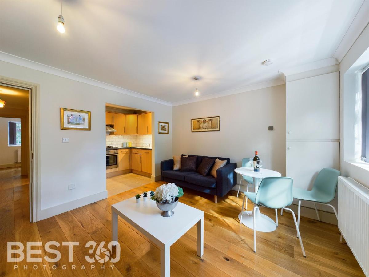 Redhill Town Centre Apartment By Livingo Экстерьер фото